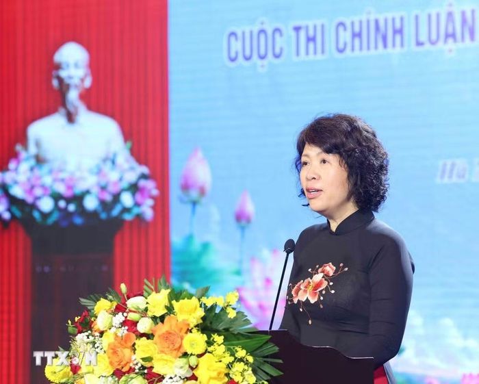 Đồng chí Nguyễn Thị Hoàng Vân, Phó Bí thư Thường trực Đảng ủy các cơ quan Đảng Trung ương, Trưởng Ban Tổ chức cuộc thi phát biểu tại Lễ trao giải. (Ảnh: Phương Hoa/TTXVN)
