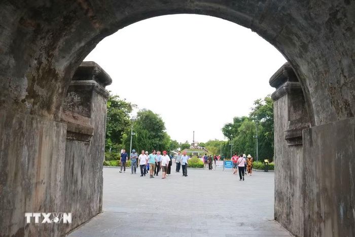 Cao điểm, có những ngày Thành cổ Quảng Trị đón khoảng 3.000 lượt người đến dâng hoa, dâng hương và tri ân các Anh hùng liệt sỹ. (Ảnh: Tường Vi/TTXVN)