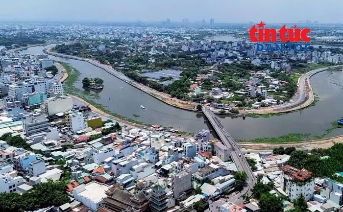 Dự án Xây dựng hạ tầng và cải tạo môi trường kênh Tham Lương - Bến Cát - rạch Nước Lên phấn đấu thông xe toàn tuyến vào cuối năm 2026.
