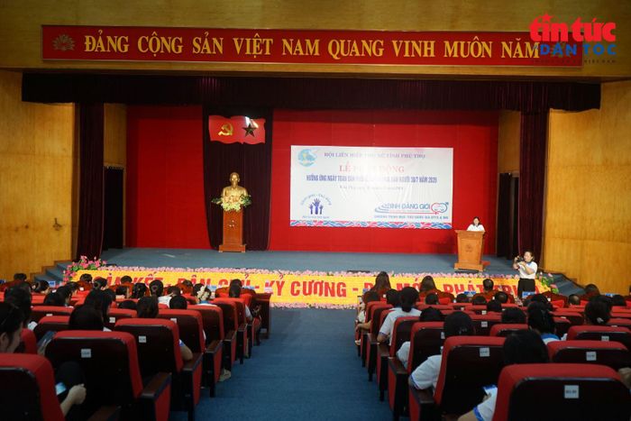 Quang cảnh lễ phát động.
