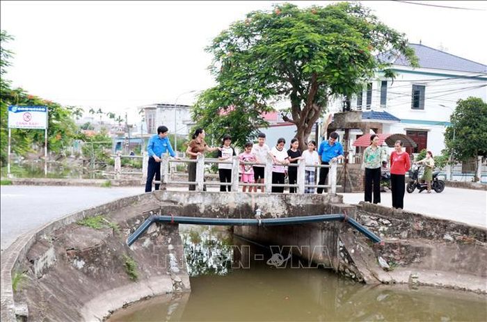 Tuyên truyền, giáo dục trẻ em không đến gần các khu vực nguy hiểm.
