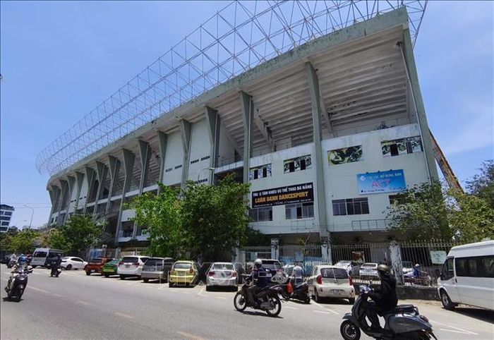 Sân vận động Chi Lăng nay đang được tháo dỡ.