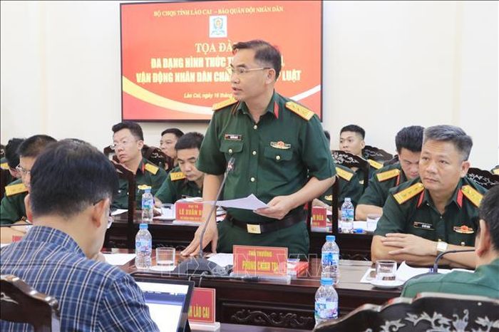 Đại biểu tham luận tại buổi tọa đàm.