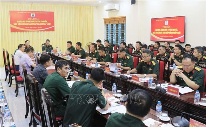 Quang cảnh buổi tọa đàm.