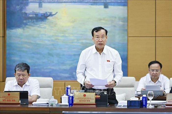 Chủ nhiệm Ủy ban Quốc phòng, An ninh và Đối ngoại của Quốc hội Lê Tấn Tới phát biểu. Ảnh: Doãn Tấn/TTXVN