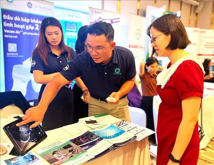 Nhiều sản phẩm, giải pháp công nghệ trong lĩnh vực đột quỵ được giới thiệu tại sự kiện.