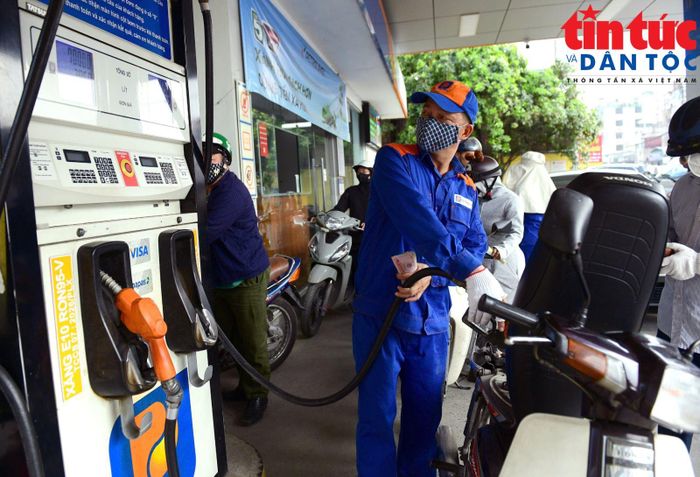 Giá xăng, dầu được điều chỉnh từ 15 giờ ngày 16/7.