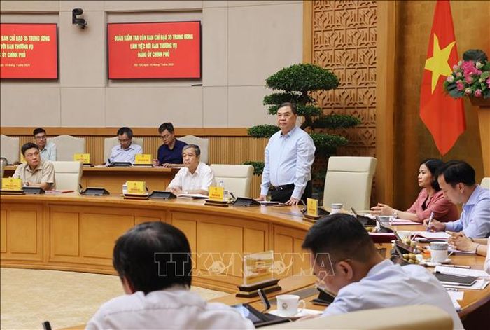 Ủy viên Bộ Chính trị, Phó Bí thư Thường trực Đảng ủy Chính phủ, Phó Thủ tướng Thường trực Phạm Gia Túc, Trưởng Ban Chỉ đạo 35 Đảng ủy Chính phủ phát biểu. Ảnh: Lâm Khánh/TTXVN