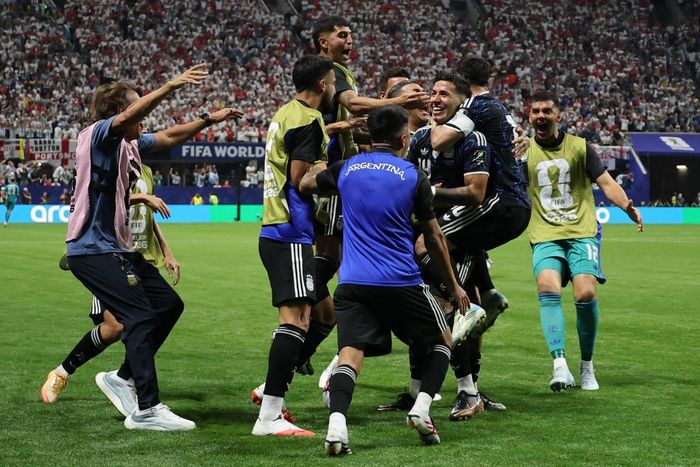 Tuyển Argentina giành quyền vào chung kết World Cup 2026 sau khi ngược dòng hạ tuyển Anh 2-1 ở bán kết. Ảnh: AFP/TTXVN