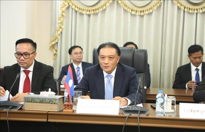 Thứ trưởng Bộ Ngoại giao Lào Phongsavanh Sisoulath phát biểu tại buổi làm việc giữa hai Bộ Ngoại giao. Ảnh: Xuân Tú/PV TTXVN tại Lào.