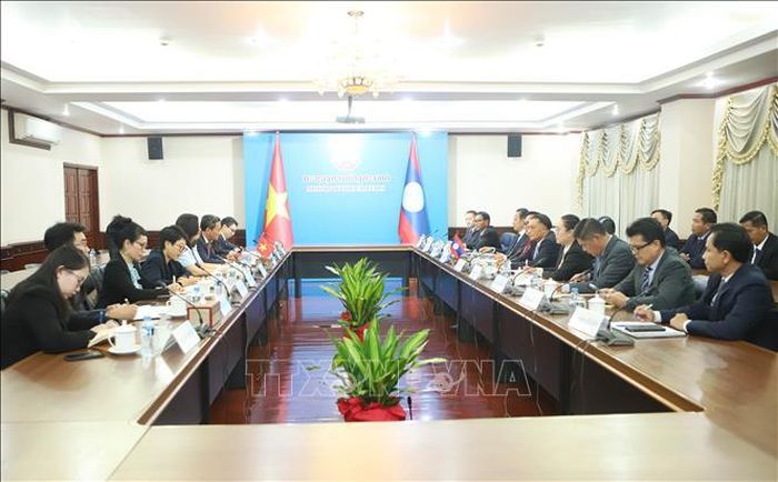 Quang cảnh buổi làm việc giữa Bộ Ngoại giao Việt Nam và Lào. Ảnh: Xuân Tú/PV TTXVN tại Lào.