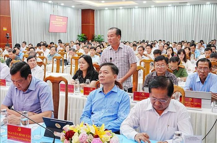 Đại biểu nêu ý kiến tại hội nghị.