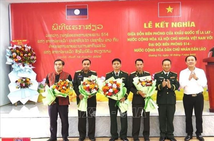 Kết nghĩa lực lượng bảo vệ biên giới Việt Nam - Lào.