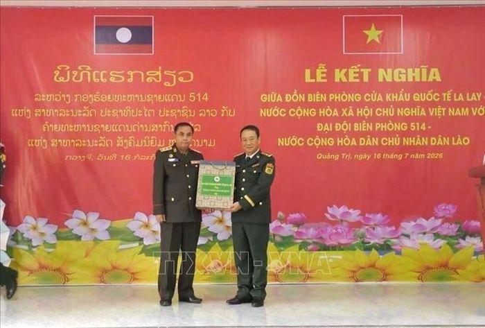 Những món quà ý nghĩa được trao tặng tại chương trình.