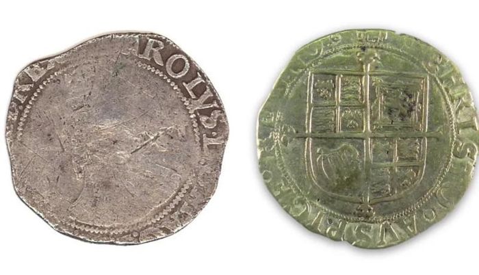 Những đồng xu bị kẻ gian cắt xén mép xung quanh thu gom bạc bất chính. Ảnh: coinsandhistoryfoundation