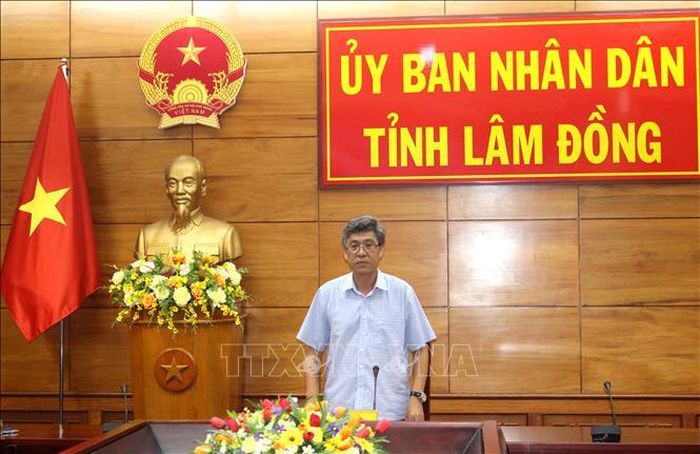 Ông Nguyễn Minh, Phó Chủ tịch UBND tỉnh Lâm Đồng chủ trì cuộc họp.