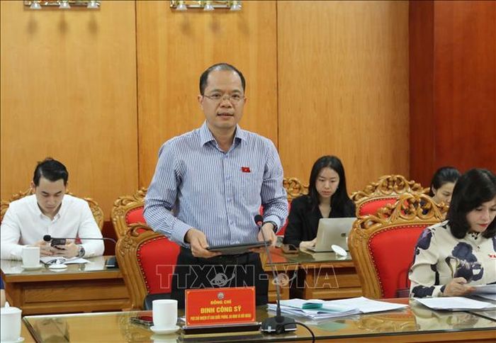 Ông Đinh Công Sỹ, Phó Chủ nhiệm Ủy ban Quốc phòng - An ninh và Đối ngoại của Quốc hội, Trưởng đoàn khảo sát phát biểu tại buổi làm việc.