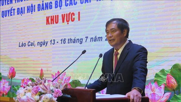Đồng chí Phan Xuân Thủy, Phó Trưởng ban Tuyên giáo và Dân vận Trung ương, Trưởng Ban Tổ chức hội thi phát biểu tại buổi lễ.