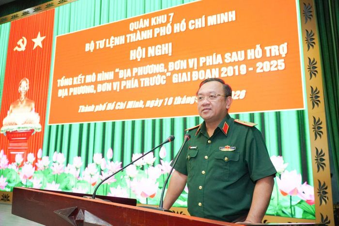 Thiếu tướng Nguyễn Thành Trung, Chính ủy Bộ Tư lệnh TP Hồ Chí Minh phát biểu. Ảnh: Kim Trường