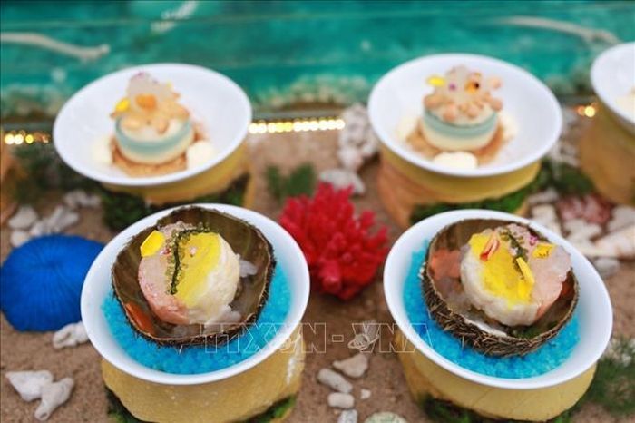 Các món ăn hấp dẫn, giàu chất dinh dưỡng được chế biến từ yến sào Khánh Hòa và các sản vật địa phương.