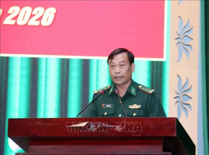 Thượng tá Vũ Văn Chiêm, Ban Chỉ huy Bộ đội Biên phòng Thành phố Hồ Chí Minh tham luận tại Hội nghị.