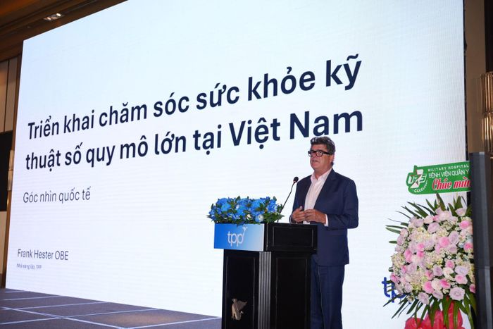 Ông Frank Hester OBE, Nhà sáng lập Công ty TPP, chia sẻ kinh nghiệm quốc tế trong xây dựng hệ thống dữ liệu y tế và chuyển đổi số ngành y tế tại Việt Nam.