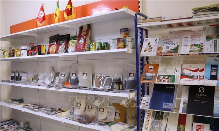 Giới thiệu một số sản phẩm xuất khẩu của Việt Nam với các doanh nghiệp Algeria.