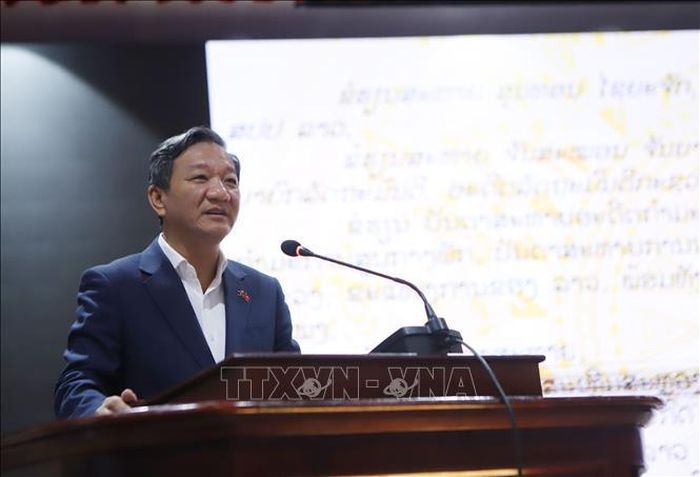Đại sứ Việt Nam tại Lào Nguyễn Minh Tâm phát biểu tại buổi chiếu bộ phim điện ảnh đặc biệt “Mưa đỏ” tại Lào. Ảnh: Xuân Tú/PV TTXVN tại Lào
