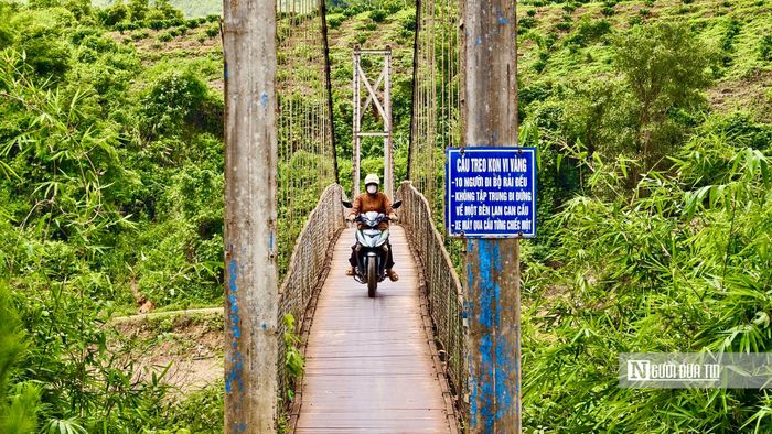 Cầu treo Kon Vi Vàng, xã Đắk Kôi.