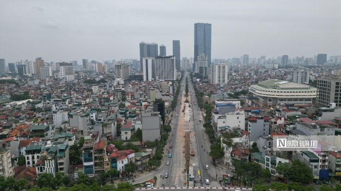 Việc triển khai rào chắn cố định trên đường Văn Cao tuy gây ảnh hưởng nhất định đến việc đi lại trong thời gian trước mắt, nhưng được xem là bước đi cần thiết để đẩy nhanh tiến độ xây dựng một trong những dự án hạ tầng giao thông trọng điểm của Hà Nội, hướng tới mục tiêu hoàn thiện mạng lưới đường sắt đô thị trong những năm tới.