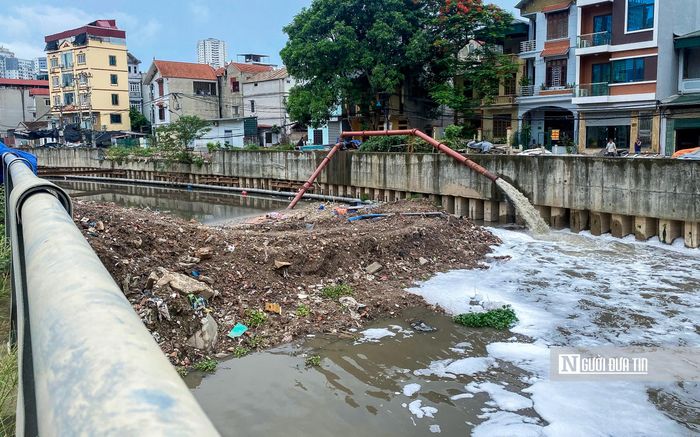 nhiều đoạn kênh đang được tập trung thi công các hạng mục như kè bờ, nạo vét lòng kênh, hoàn thiện kết cấu bê tông và hệ thống hạ tầng kỹ thuật.