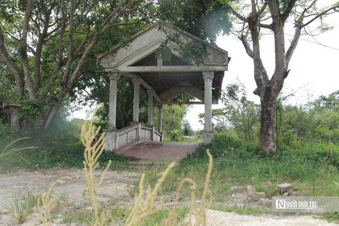 Trao đổi vấn đề này, ông Nguyễn Thái Dương, Trưởng phòng Kinh tế, xã Can Lộc cho biết: “Khu đất này có vị trí rất đẹp, địa phương đang lập kế hoạch rà soát lại tránh việc để dự án bỏ hoang trong thời gian dài dẫn đến nhếch nhác, mất cảnh quan đô thị”.