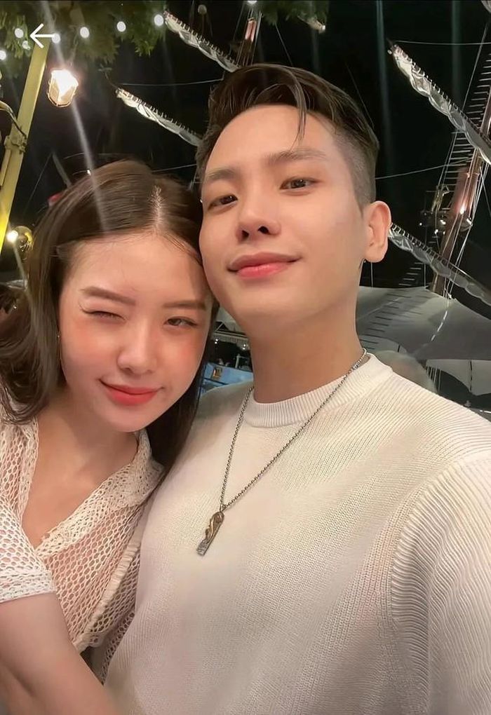 Lê Khanh từng xuất hiện tình tứ với Quân A.P trong buổi tổng duyệt concert Anh Trai Say Hi.