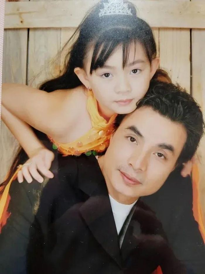 "Bé Xuân Mai" và bố.