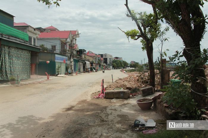 Mới đây, vào ngày 7/7/2026, UBND tỉnh Hà Tĩnh đã có văn bản phê bình chủ đầu tư đã thiếu quyết liệt trong quản lý, điều hành thực hiện dự án và UBND xã Thạch Hà đã thiếu chỉ đạo, phối hợp trong xử lý vướng mắc về bồi thường, giải phóng mặt bằng làm chậm tiến độ thực hiện dự án. Yêu cầu các tập thể và cá nhân liên quan nghiêm túc kiểm điểm, rút kinh nghiệm trong quá trình thực hiện, phối hợp thực hiện nhiệm vụ.