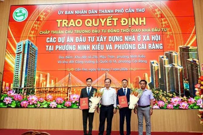TP Cần Thơ trao quyết định 2 dự án nhà ở xã hội quy mô gần 6.000 tỷ đồng.