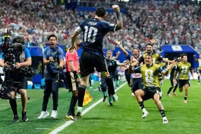 Messi và các đồng đội ăn mừng sau bàn thắng đưa Argentina vào trận chung kết. Ảnh: Getty.