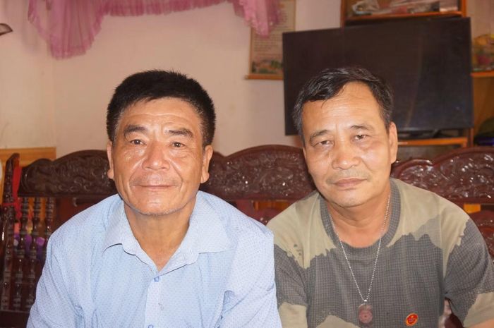 Trần Côn Sơn (phải) và Nguyễn Văn Hồng, hai người may mắn trong trận đánh ngày 12/7/1984. Ảnh: Thu Thủy.