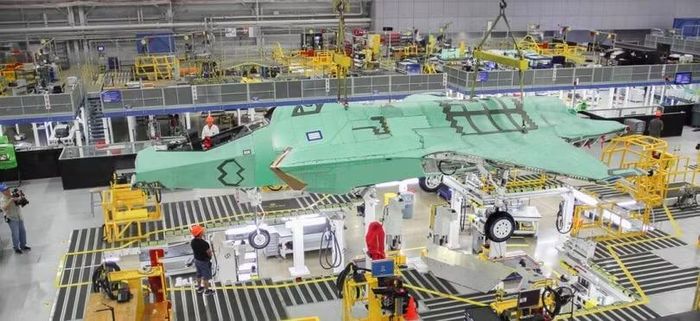 Máy bay F-35A đang được sản xuất tại Fort Worth, Texas. Ảnh: MW.