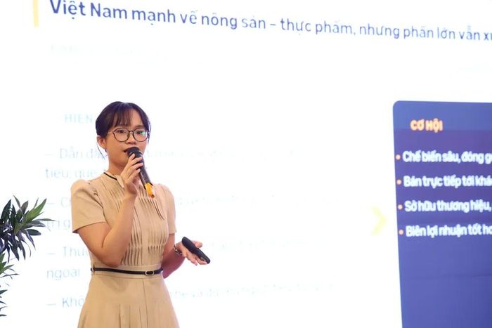  Bà Nguyễn Lê Gia Khánh chia sẻ tại chương trình. Ảnh: BTC 