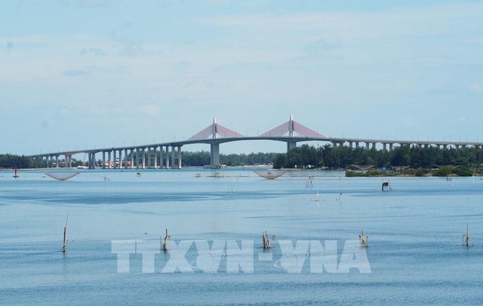 Cửa biển Thuận An, thành phố Huế nhìn từ phá Tam Giang mang vẻ đẹp hoang sơ, bình yên. Ảnh: Nguyên Lý - TTXVN