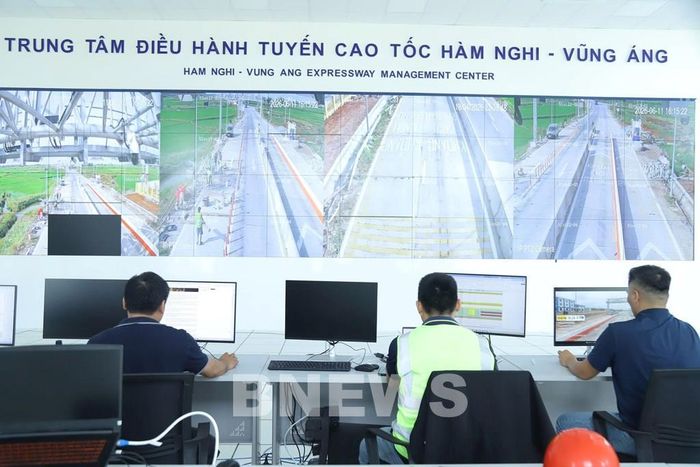 Dữ liệu hành trình được truyền về Trung tâm Điều hành tuyến cao tốc Hàm Nghi - Vũng Áng. Ảnh: Bnews/vnanet.vn phát