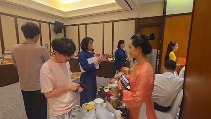 Không gian B2B giúp các doanh nghiệp trải nghiệm và kết nối, trưng bày công nghệ, sản phẩm nông nghiệp công nghệ cao của đơn vị mình. Ảnh: Bnews phát