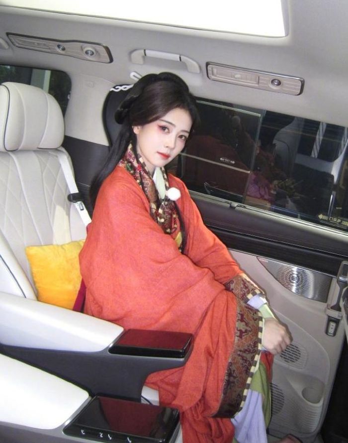 Vu Chính đã trao cho Bạch Lộc chiếc 'chìa khóa' mở cửa thành công trong suốt thời gian qua.