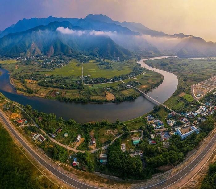 Vẻ đẹp sông Cu Đê . Ảnh: Danatravel 