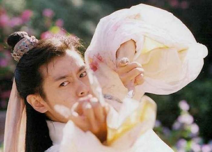 Điểm huyệt khiến đối phương bất động.