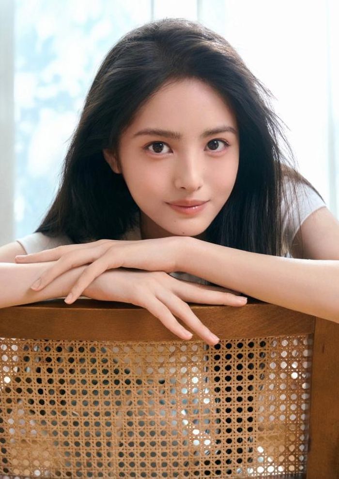 Ở tuổi 19, Tuyết Dã được kỳ vọng sẽ viết nên dấu ấn riêng, vượt qua cái bóng của những "Tinh nữ lang" đi trước để khẳng định mình trên màn ảnh Hoa ngữ. Ảnh: Weibo.
