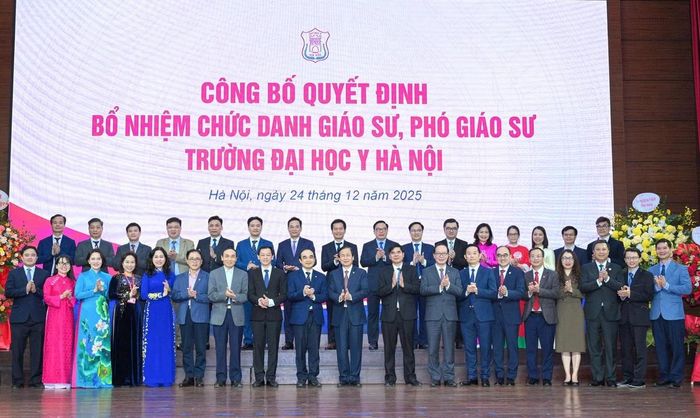 Trường Đại học Y Hà Nội công bố quyết định bổ nhiệm chức danh GS, PGS năm 2025.