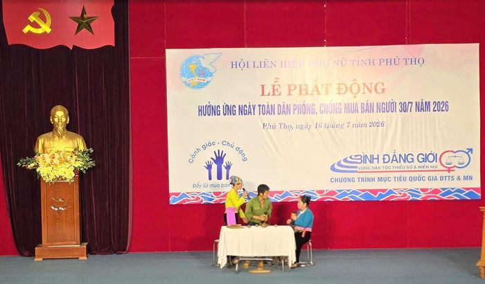 Tiểu phẩm truyền thông "Bảo vệ những mầm xanh" của Tổ truyền thông cộng đồng xã Thượng Cốc truyền tải những tình huống thực tế, giúp người dân nhận diện các thủ đoạn lừa đảo, dụ dỗ của tội phạm mua bán người, đồng thời trang bị kỹ năng tự bảo vệ bản thân và gia đình trước những nguy cơ trên không gian mạng cũng như ngoài xã hội.