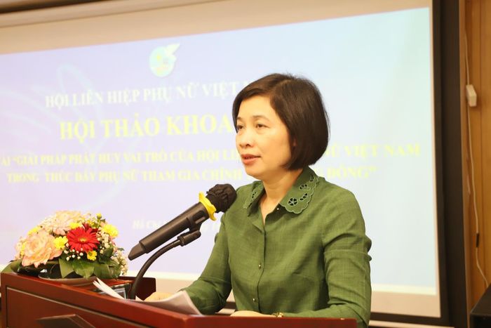 Bà Nguyễn Thị Kim Dung, Phó Trưởng Ban Thường trực Ban Công tác Phụ nữ, Trung ương Hội LHPN Việt Nam, phát biểu tại hội thảo